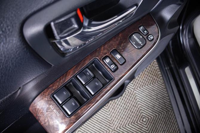 Toyota Camry VII (XV50) Рестайлинг с пробегом 2015 года, цена 1 799 000 рублей, 209075 км, седан, Автокод Объявления