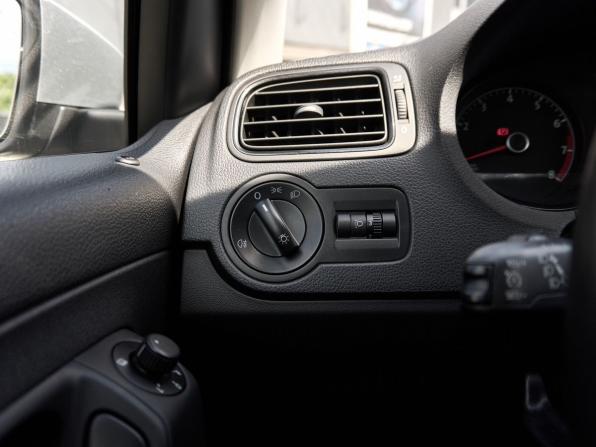 Volkswagen Polo V Рестайлинг с пробегом 2019 года, цена 1 048 000 рублей, 160780 км, седан, Автокод Объявления