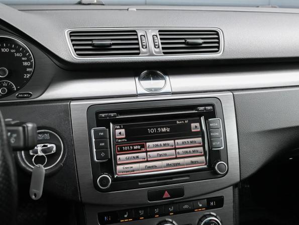Volkswagen Passat B7 с пробегом 2012 года, цена 999 000 рублей, 244257 км, седан, Автокод Объявления