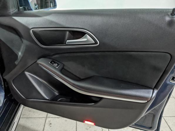 Mercedes-Benz GLA I (X156) Рестайлинг с пробегом 2019 года, цена 2 605 000 рублей, 49821 км, внедорожник, Автокод Объявления