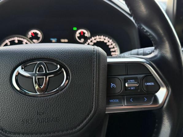 Toyota Land Cruiser 300 Series с пробегом 2022 года, цена 8 990 000 рублей, 49899 км, внедорожник, Автокод Объявления