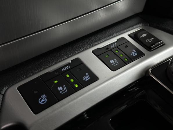Toyota Land Cruiser 200 Series Рестайлинг 2 с пробегом 2017 года, цена 5 499 000 рублей, 165124 км, внедорожник, Автокод Объявления
