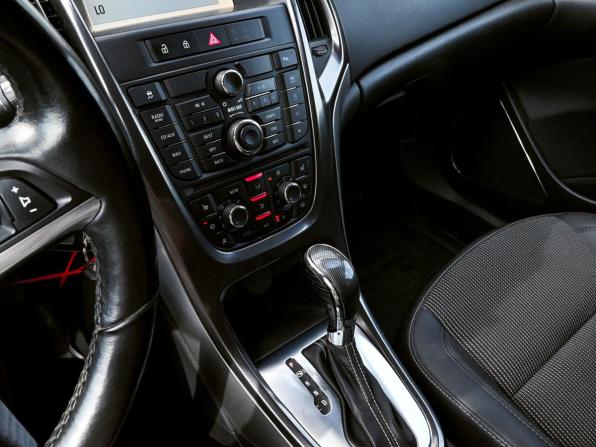 Opel Astra J с пробегом 2011 года, цена 642 000 рублей, 198227 км, хэтчбек, Автокод Объявления