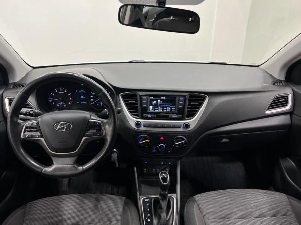 Hyundai Solaris II с пробегом 2017 года, цена 950 000 рублей, 267000 км, седан, Автокод Объявления