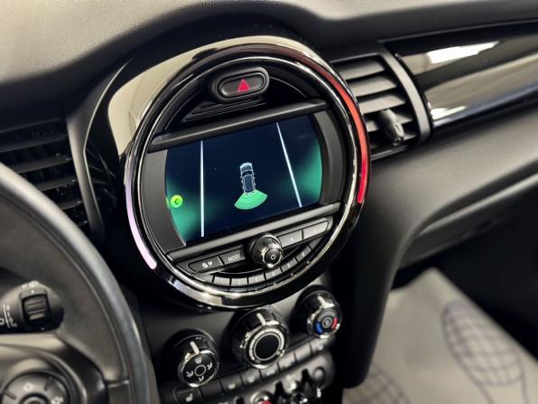 Mini Hatch III (F55/F56) Рестайлинг с пробегом 2020 года, цена 2 280 000 рублей, 26000 км, хэтчбек, Автокод Объявления