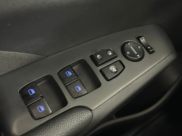 Hyundai Solaris II с пробегом 2017 года, цена 1 050 000 рублей, 125590 км, седан, Автокод Объявления