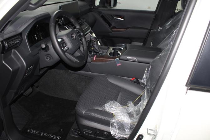 Toyota Land Cruiser 300 Series с пробегом 2025 года, цена 16 700 000 рублей, 10 км, внедорожник, Автокод Объявления