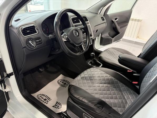 Volkswagen Polo V Рестайлинг с пробегом 2016 года, цена 990 000 рублей, 143689 км, седан, Автокод Объявления