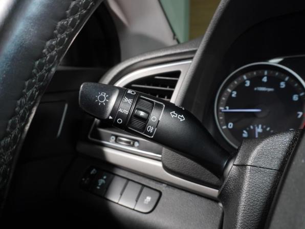 Hyundai Elantra VI (AD) с пробегом 2018 года, цена 998 000 рублей, 205887 км, седан, Автокод Объявления