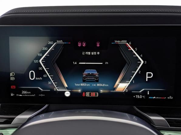 BMW 7 серии VII (G70) с пробегом 2025 года, цена 15 050 000 рублей, 8049 км, седан, Автокод Объявления