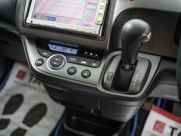 Honda Stream II Рестайлинг с пробегом 2009 года, цена 1 250 000 рублей, 104073 км, компактвэн, Автокод Объявления