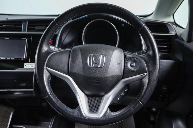 Honda Fit III Рестайлинг с пробегом 2016 года, цена 1 049 000 рублей, 91000 км, хэтчбек, Автокод Объявления