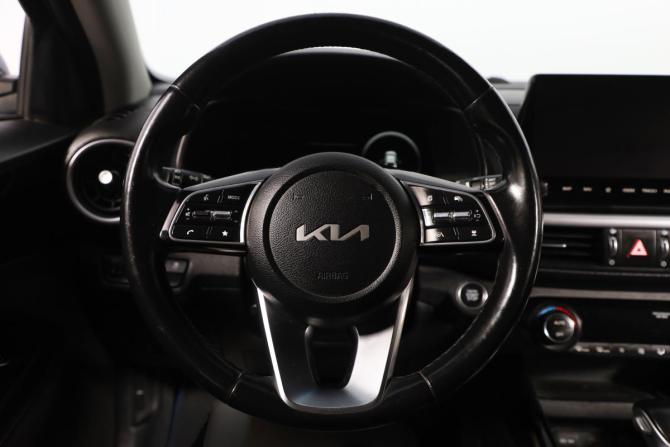 Kia K3 II Рестайлинг с пробегом 2021 года, цена 2 099 000 рублей, 152000 км, седан, Автокод Объявления