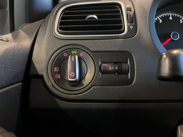 Volkswagen Polo V с пробегом 2014 года, цена 1 045 000 рублей, 94877 км, седан, Автокод Объявления