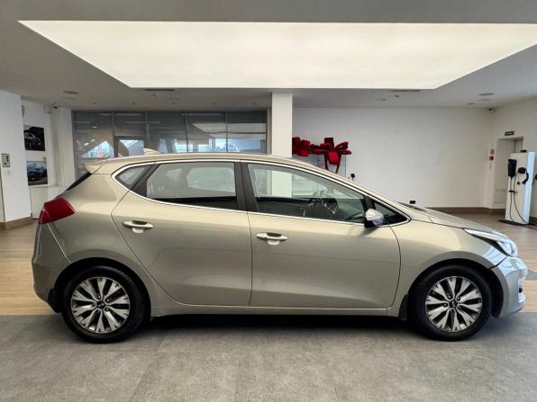 Kia Ceed II Рестайлинг с пробегом 2017 года, цена 1 260 000 рублей, 134000 км, хэтчбек, Автокод Объявления
