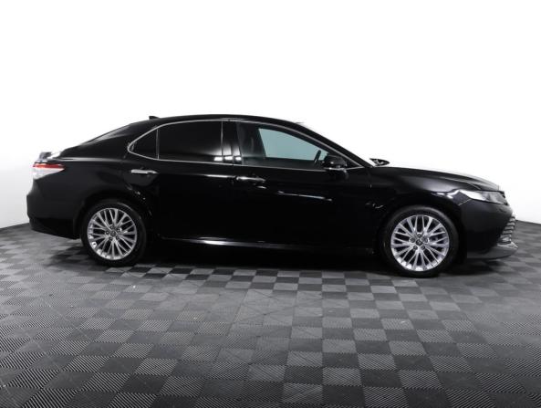 Toyota Camry VIII (XV70) с пробегом 2019 года, цена 2 890 000 рублей, 130802 км, седан, Автокод Объявления