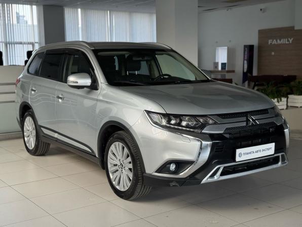 Mitsubishi Outlander III Рестайлинг 3 с пробегом 2018 года, цена 2 335 000 рублей, 99359 км, внедорожник, Автокод Объявления