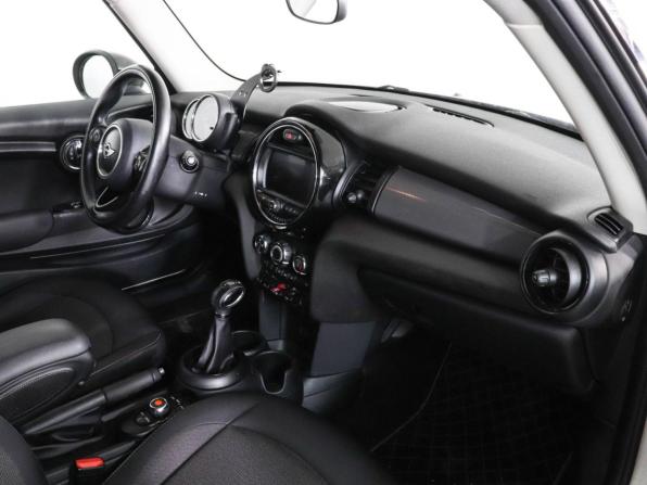 Mini Hatch III (F55/F56) с пробегом 2017 года, цена 1 650 000 рублей, 71850 км, хэтчбек, Автокод Объявления