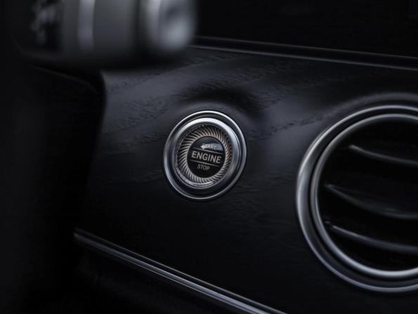 Mercedes-Benz E-Класс V (W213 S213 C238) Рестайлинг с пробегом 2022 года, цена 5 150 000 рублей, 59484 км, седан, Автокод Объявления