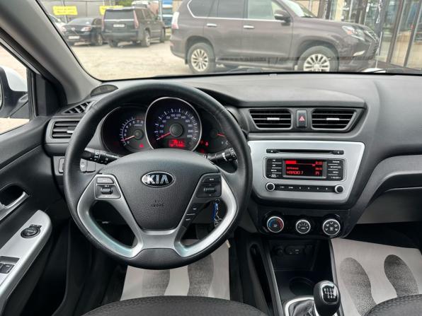 Kia Rio III Рестайлинг с пробегом 2016 года, цена 990 000 рублей, 111865 км, седан, Автокод Объявления
