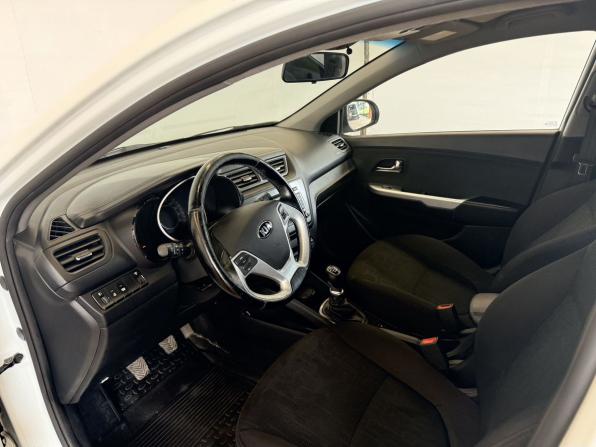 Kia Rio III Рестайлинг с пробегом 2015 года, цена 935 000 рублей, 139000 км, хэтчбек, Автокод Объявления