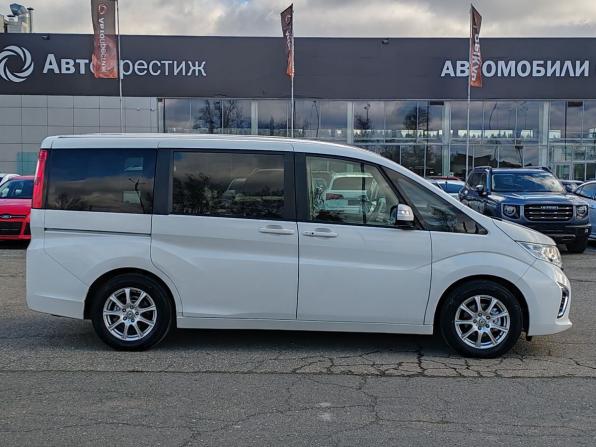 Honda Stepwgn V с пробегом 2015 года, цена 1 659 000 рублей, 136010 км, минивэн, Автокод Объявления
