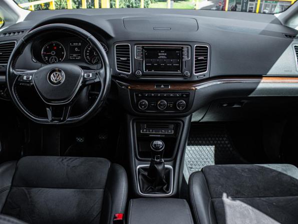Volkswagen Sharan II Рестайлинг с пробегом 2018 года, цена 2 900 000 рублей, 195141 км, минивэн, Автокод Объявления