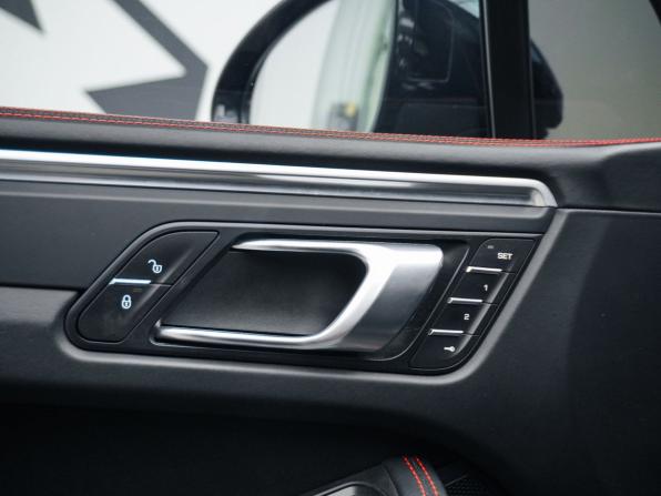 Porsche Macan I Рестайлинг с пробегом 2018 года, цена 3 450 000 рублей, 142262 км, внедорожник, Автокод Объявления