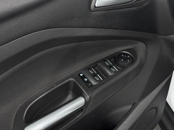 Ford C-MAX II Рестайлинг с пробегом 2017 года, цена 1 100 000 рублей, 152993 км, компактвэн, Автокод Объявления