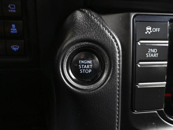 Toyota Land Cruiser Prado 150 Series Рестайлинг 2 с пробегом 2017 года, цена 4 200 000 рублей, 388589 км, внедорожник, Автокод Объявления