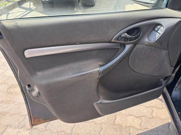 Ford Focus I Рестайлинг с пробегом 2005 года, цена 149 000 рублей, 280000 км, седан, Автокод Объявления