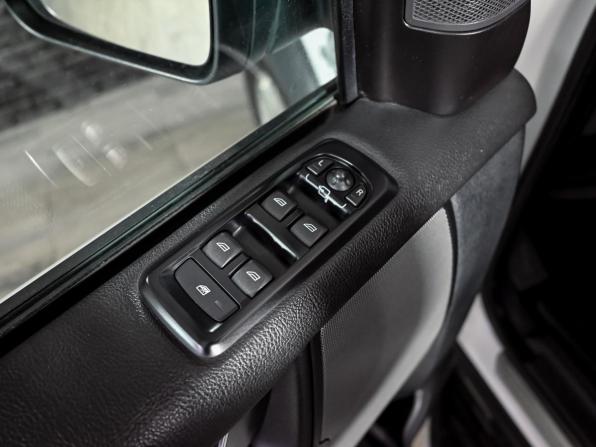 Land Rover Discovery IV с пробегом 2013 года, цена 2 000 000 рублей, 223548 км, внедорожник, Автокод Объявления