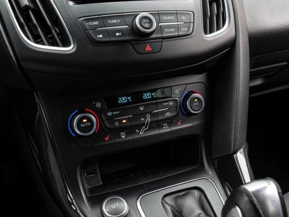 Ford Focus III Рестайлинг с пробегом 2015 года, цена 1 198 000 рублей, 234025 км, универсал, Автокод Объявления