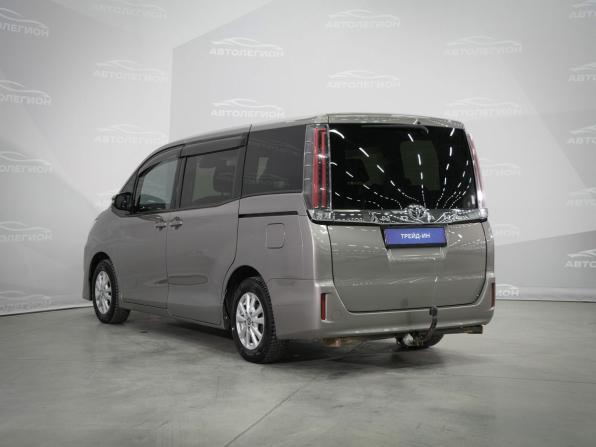 Toyota Noah III (R80) Рестайлинг с пробегом 2018 года, цена 2 340 000 рублей, 78502 км, минивэн, Автокод Объявления