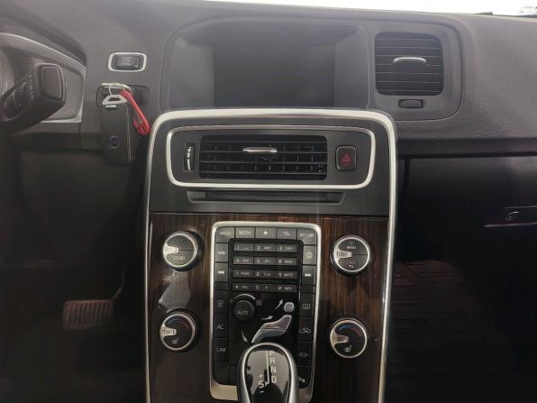 Volvo S60 II Рестайлинг с пробегом 2014 года, цена 1 299 000 рублей, 212375 км, седан, Автокод Объявления