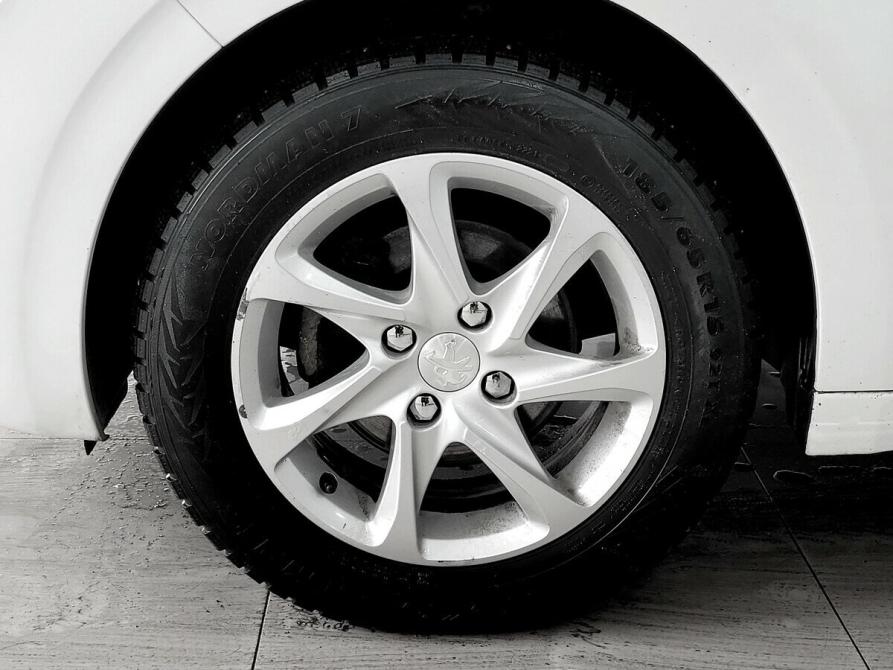 Peugeot 208 I Москва  - изображение 15