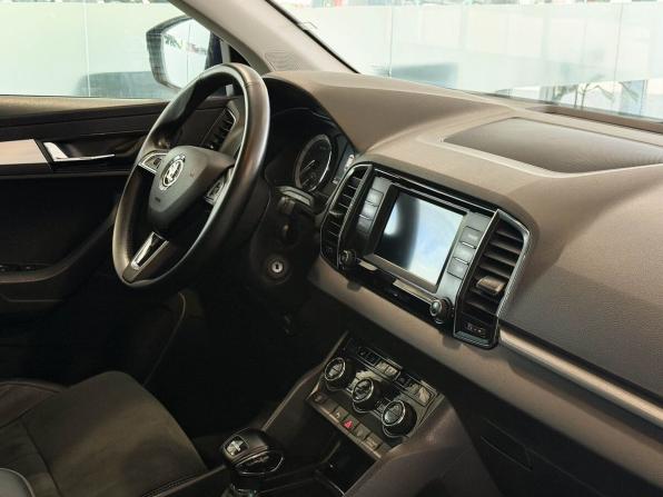 Skoda Karoq I с пробегом 2020 года, цена 2 377 000 рублей, 49453 км, внедорожник, Автокод Объявления