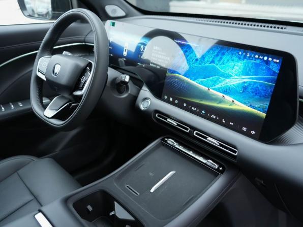 Changan UNI-S I Рестайлинг с пробегом 2026 года, цена 3 100 000 рублей, 3700 км, внедорожник, Автокод Объявления