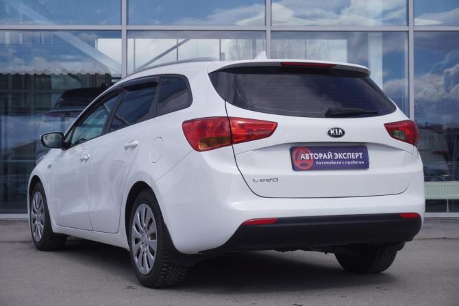 Kia Ceed II Рестайлинг с пробегом 2018 года, цена 1 295 000 рублей, 202648 км, универсал, Автокод Объявления