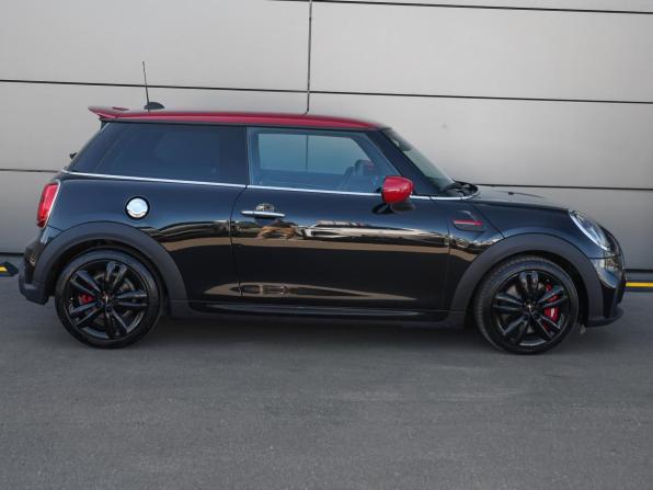 Mini Hatch III (F55/F56) Рестайлинг 2 с пробегом 2021 года, цена 4 198 000 рублей, 43579 км, хэтчбек, Автокод Объявления