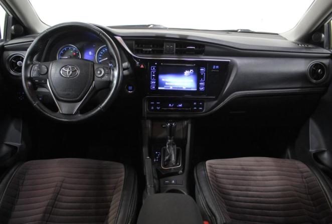 Toyota Corolla XI (E160 E170 E180) Рестайлинг 1 с пробегом 2018 года, цена 1 750 000 рублей, 119642 км, хэтчбек, Автокод Объявления