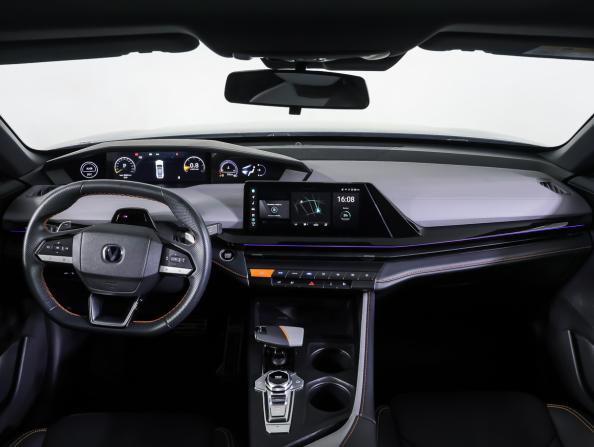 Changan UNI-V I с пробегом 2023 года, цена 2 290 000 рублей, 39032 км, лифтбек, Автокод Объявления