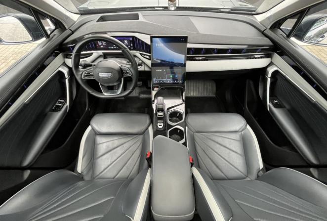 Geely Atlas II с пробегом 2024 года, цена 2 990 000 рублей, 51644 км, внедорожник, Автокод Объявления