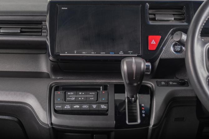 Honda Stepwgn V Рестайлинг с пробегом 2019 года, цена 2 599 000 рублей, 55000 км, минивэн, Автокод Объявления