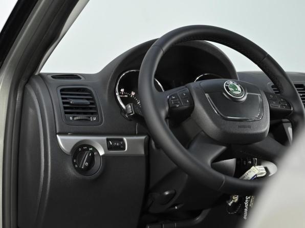 Skoda Yeti I с пробегом 2013 года, цена 899 000 рублей, 178000 км, внедорожник, Автокод Объявления