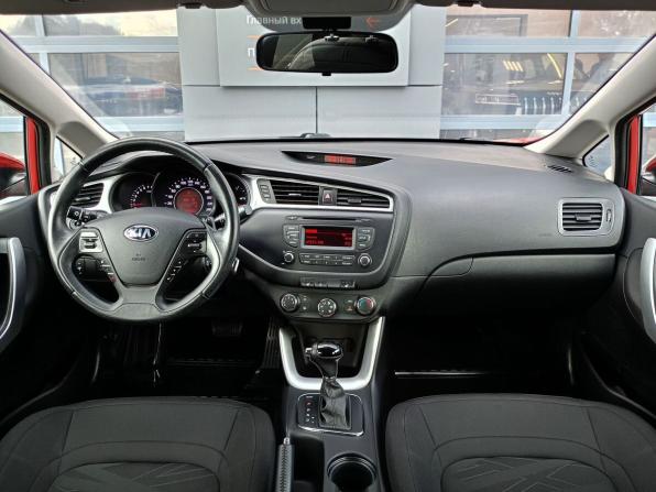 Kia Ceed II Рестайлинг с пробегом 2018 года, цена 1 725 600 рублей, 28927 км, хэтчбек, Автокод Объявления