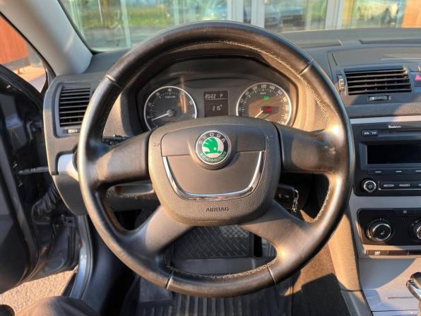 Skoda Octavia II (A5) Рестайлинг с пробегом 2013 года, цена 830 000 рублей, 219014 км, лифтбек, Автокод Объявления
