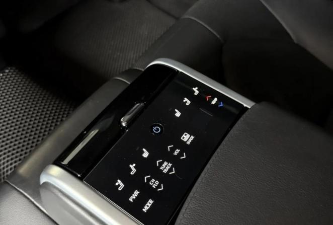 Toyota Camry VII (XV50) Рестайлинг 2 с пробегом 2018 года, цена 2 850 000 рублей, 103500 км, седан, Автокод Объявления
