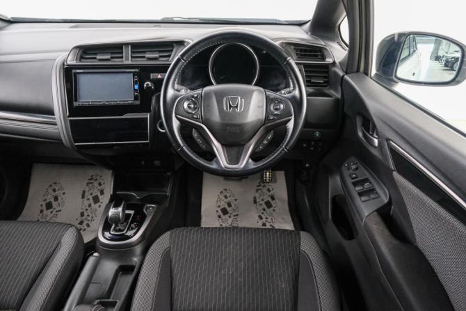 Honda Fit III Рестайлинг с пробегом 2017 года, цена 1 249 000 рублей, 76865 км, хэтчбек, Автокод Объявления
