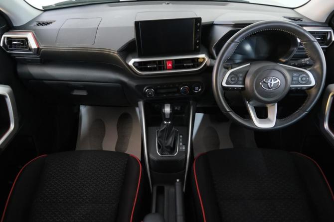 Toyota Raize I с пробегом 2020 года, цена 1 719 000 рублей, 47500 км, внедорожник, Автокод Объявления